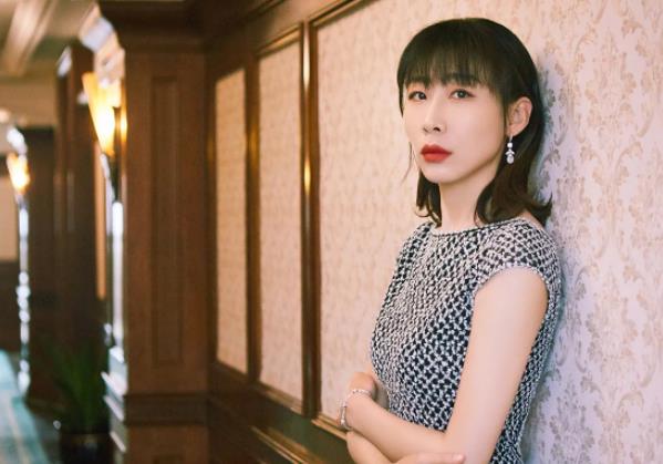 �糡Ů������ϫ�������ϼ�� ����ϫ�ݹ��ĵ��Ӿ�